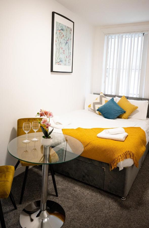 Elmo River Studios - 6 En-Suites In Wallasey - Easy Parking - Short And Long Stays Welcome Exterior photo