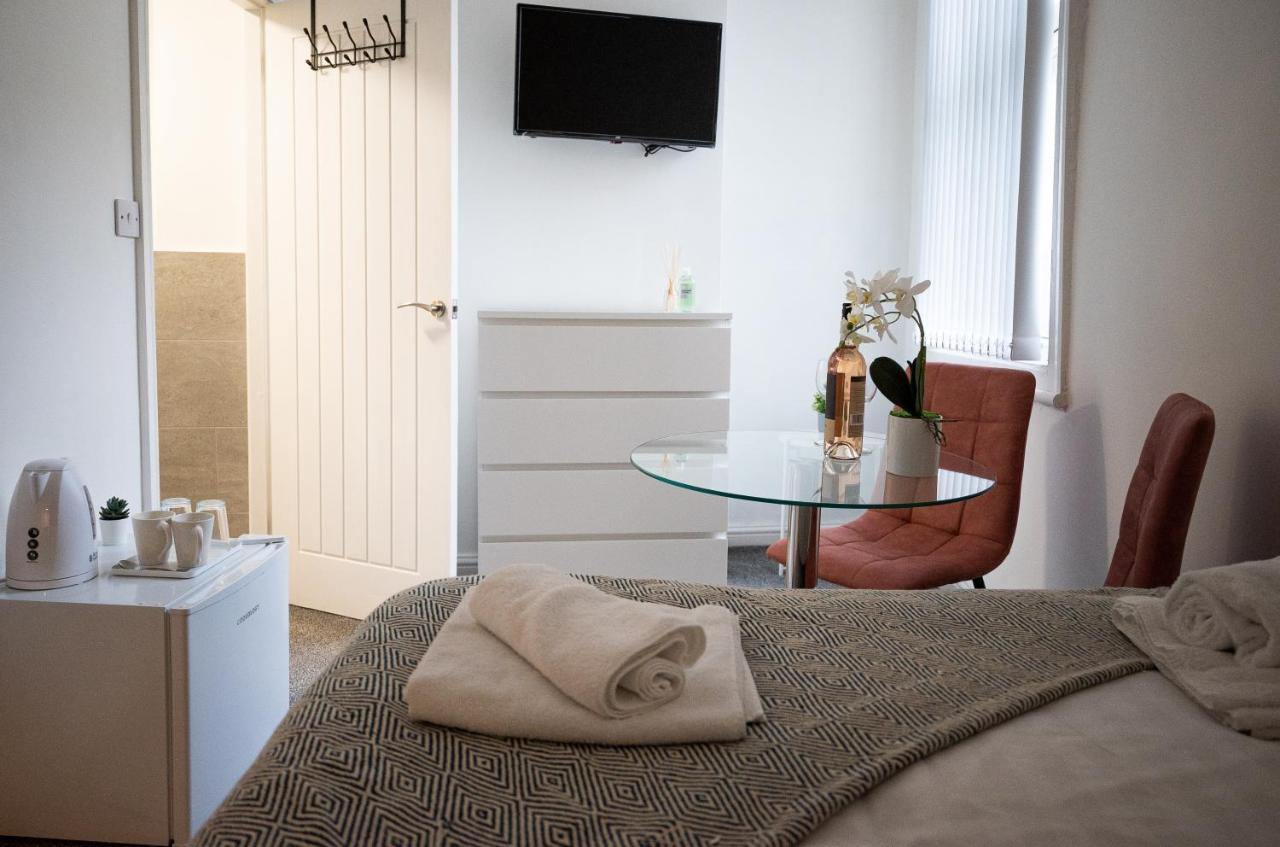 Elmo River Studios - 6 En-Suites In Wallasey - Easy Parking - Short And Long Stays Welcome Exterior photo