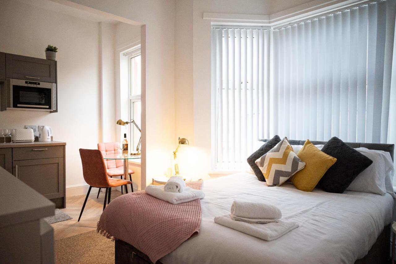 Elmo River Studios - 6 En-Suites In Wallasey - Easy Parking - Short And Long Stays Welcome Exterior photo