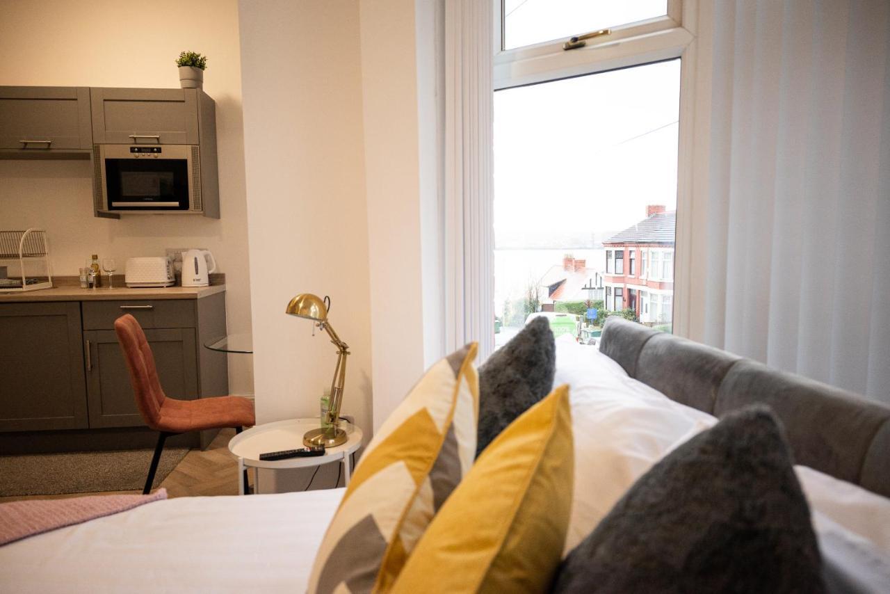 Elmo River Studios - 6 En-Suites In Wallasey - Easy Parking - Short And Long Stays Welcome Exterior photo