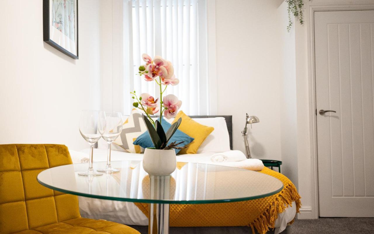 Elmo River Studios - 6 En-Suites In Wallasey - Easy Parking - Short And Long Stays Welcome Exterior photo