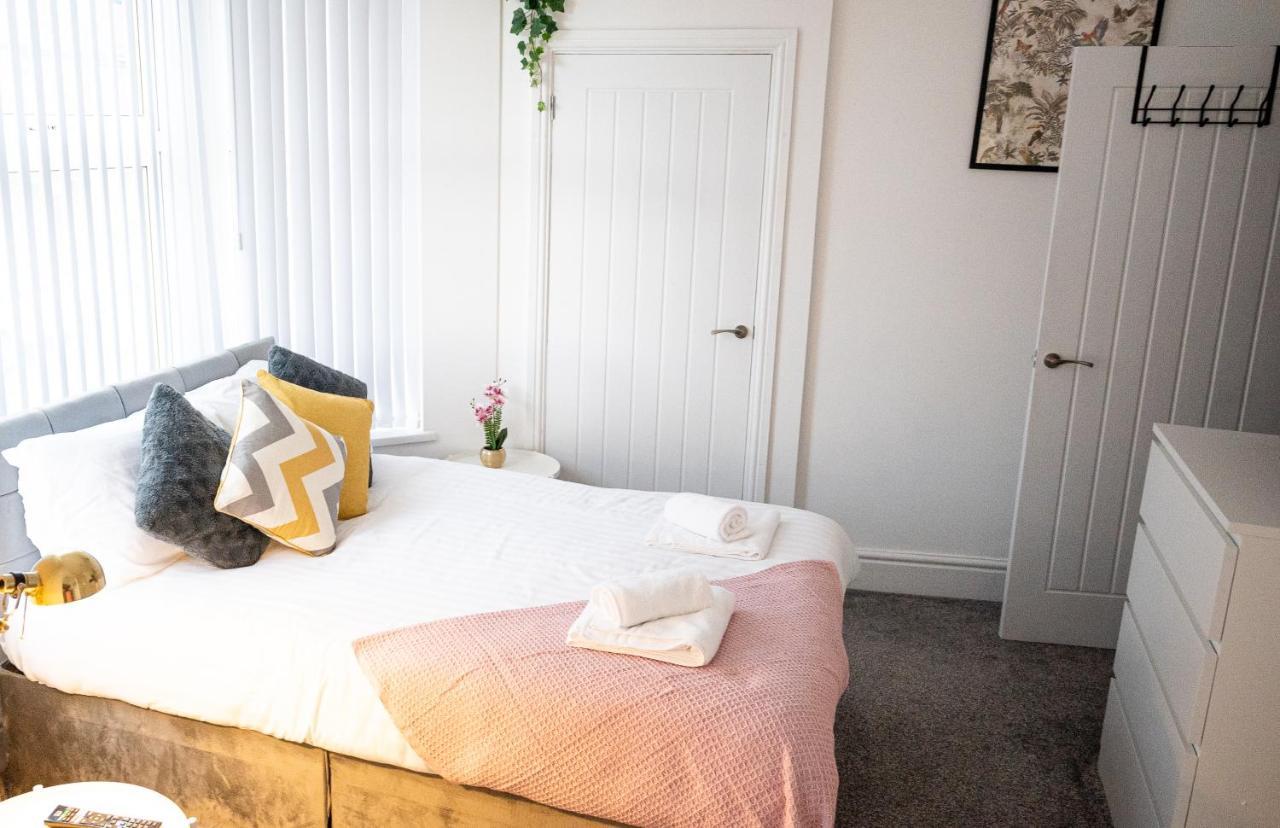 Elmo River Studios - 6 En-Suites In Wallasey - Easy Parking - Short And Long Stays Welcome Exterior photo