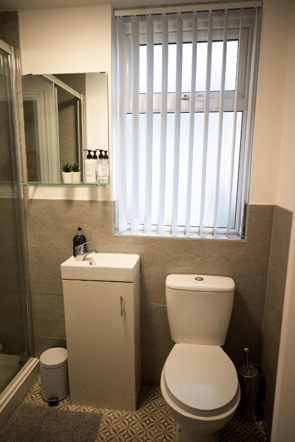 Elmo River Studios - 6 En-Suites In Wallasey - Easy Parking - Short And Long Stays Welcome Exterior photo